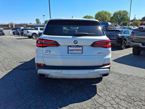 White Metallic 2022 BMW X5 xDrive40i