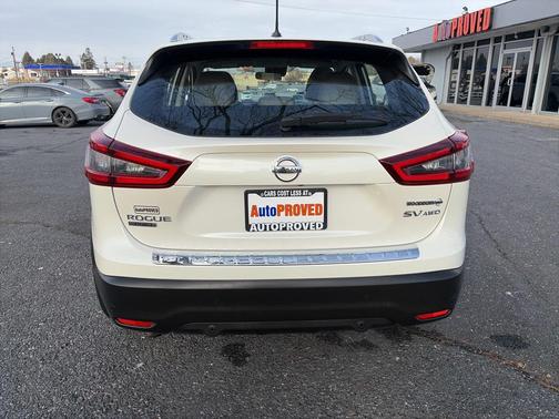 2022 Nissan Rogue Sport SV