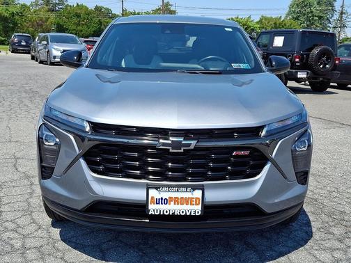 Sterling Gray Metallic 2024 Chevrolet Trax FWD 1RS