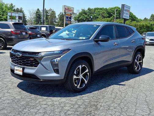 Sterling Gray Metallic 2024 Chevrolet Trax FWD 1RS