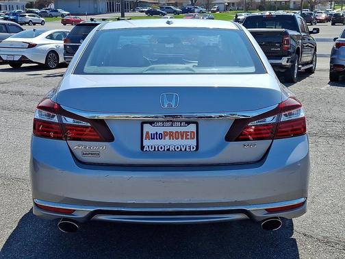 Lunar Silver Metallic 2017 Honda Accord EX-L