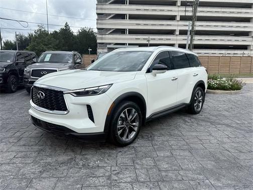 2023 INFINITI QX60 LUXE