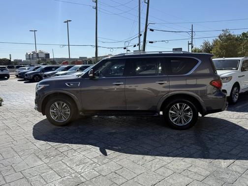 2024 INFINITI QX80 LUXE