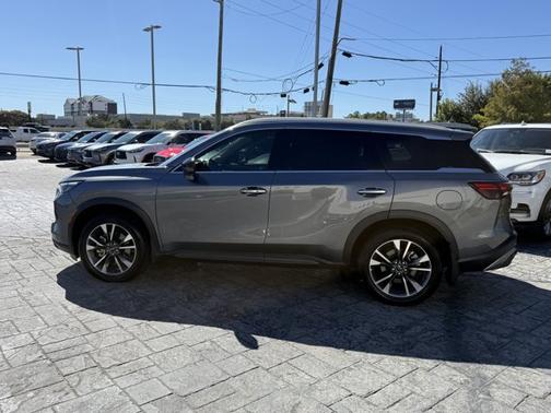 2025 INFINITI QX60 LUXE