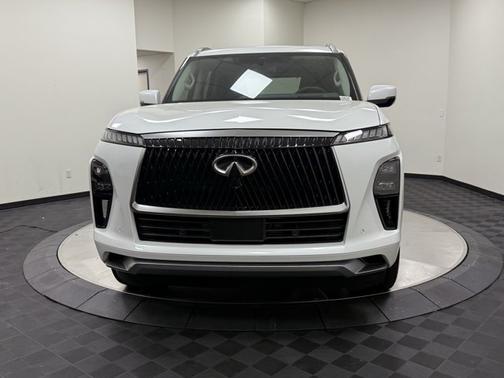 Radiant White 2026 INFINITI QX80 LUXE