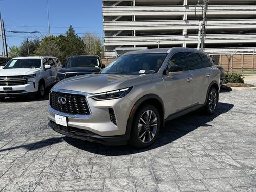2023 INFINITI QX60 LUXE