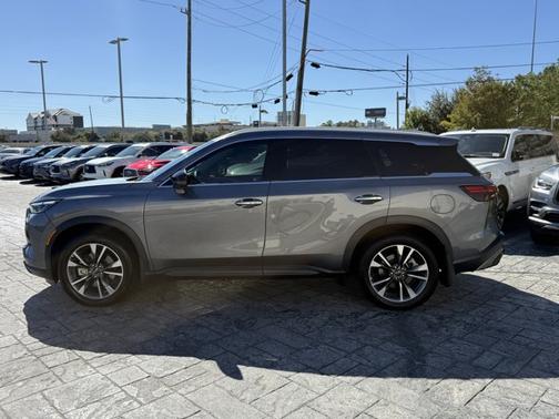 2025 INFINITI QX60 LUXE