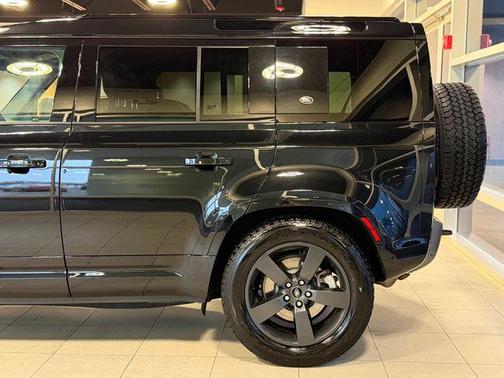 2022 Land Rover Defender 110 X-Dynamic SE