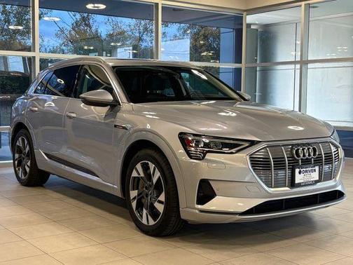 2022 Audi e-tron Premium