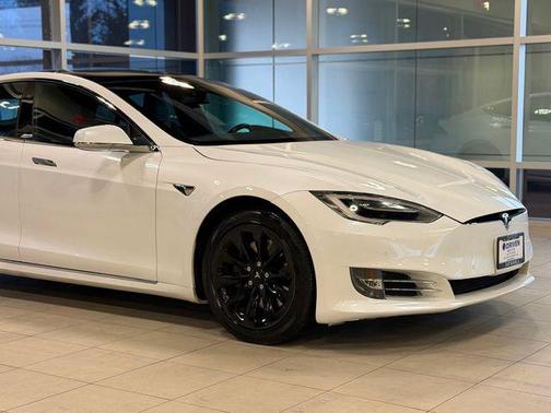 Pearl White Multi-Coat 2018 Tesla Model S 75D