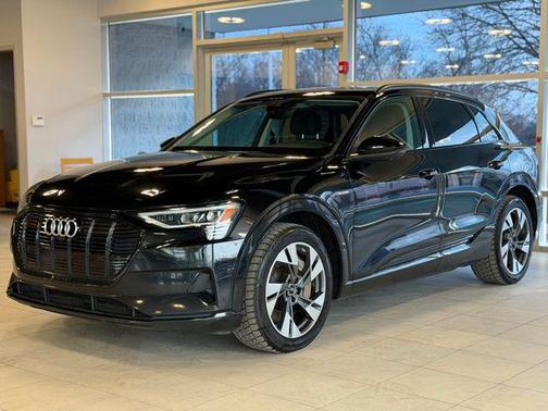 2022 Audi e-tron Premium