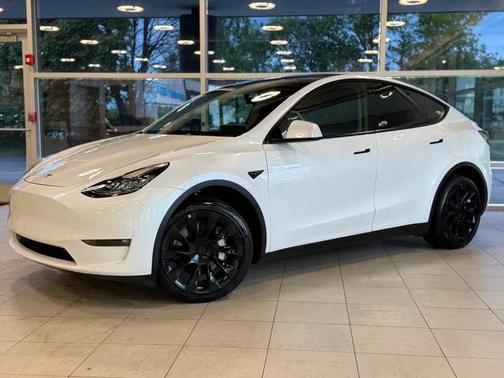 Pearl White Multi-Coat 2023 Tesla Model Y Long Range Dual Motor All-Wheel Drive