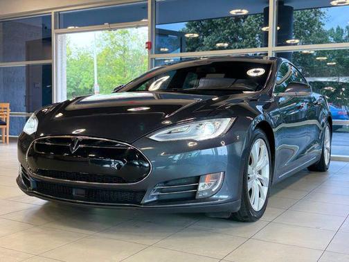 2015 Tesla Model S 90D