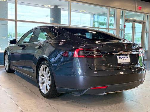 2015 Tesla Model S 90D