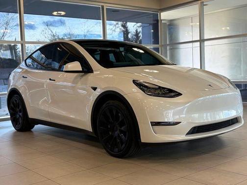 2022 Tesla Model Y Long Range Dual Motor All-Wheel Drive