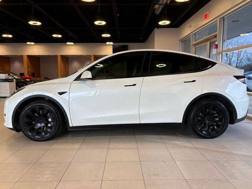 2022 Tesla Model Y Long Range Dual Motor All-Wheel Drive