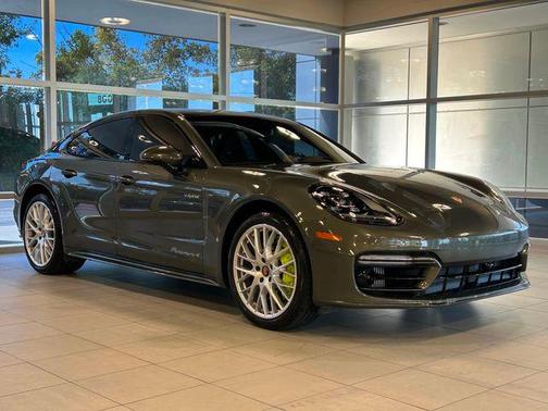 2023 Porsche Panamera 4