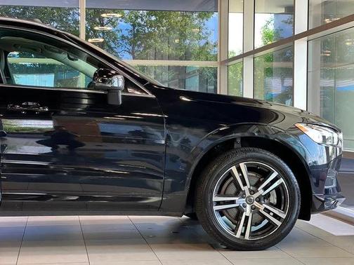 2021 Volvo XC60 T6 Momentum