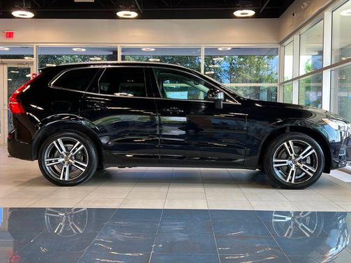 2021 Volvo XC60 T6 Momentum