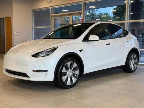 Pearl White Multi-Coat 2022 Tesla Model Y Long Range Dual Motor All-Wheel Drive