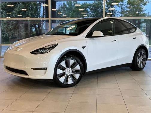 Pearl White Multi-Coat 2022 Tesla Model Y Long Range Dual Motor All-Wheel Drive