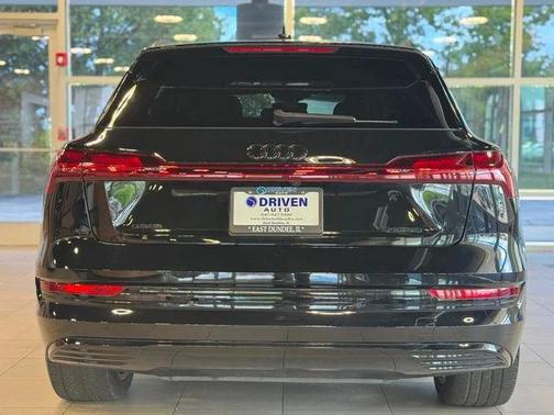 2022 Audi e-tron Premium Plus