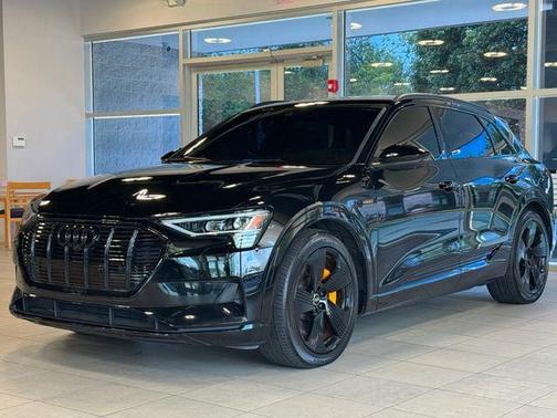 2022 Audi e-tron Premium Plus