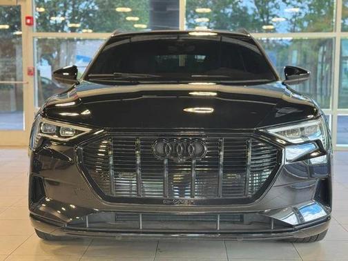 2022 Audi e-tron Premium Plus
