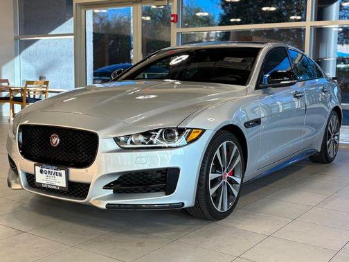 2018 Jaguar XE 25t R-Sport