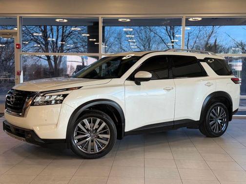 2022 Nissan Pathfinder SL 4WD