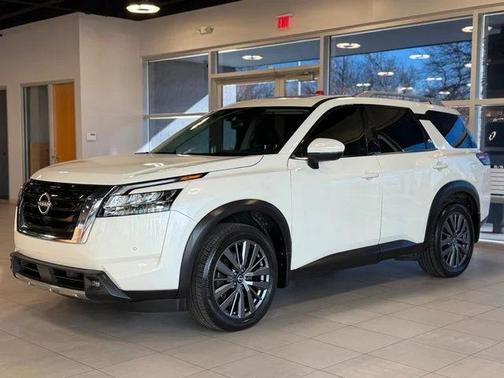 2022 Nissan Pathfinder SL 4WD