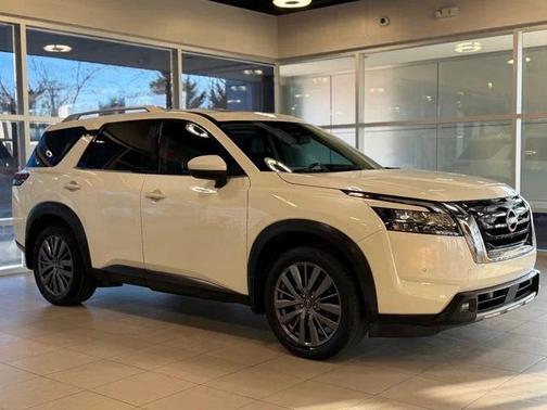 2022 Nissan Pathfinder SL 4WD