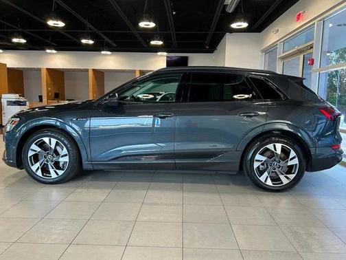 2022 Audi e-tron Premium