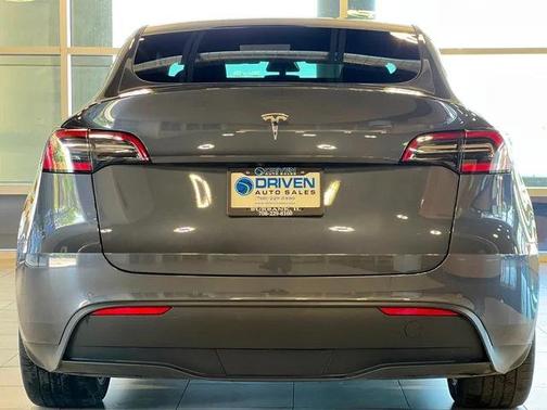 2021 Tesla Model Y Standard Range Rear-Wheel Drive