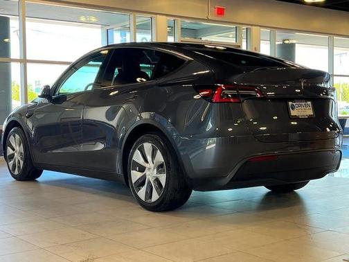 2021 Tesla Model Y Standard Range Rear-Wheel Drive