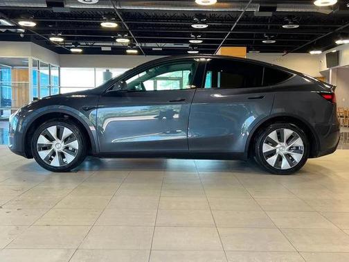 2021 Tesla Model Y Standard Range Rear-Wheel Drive
