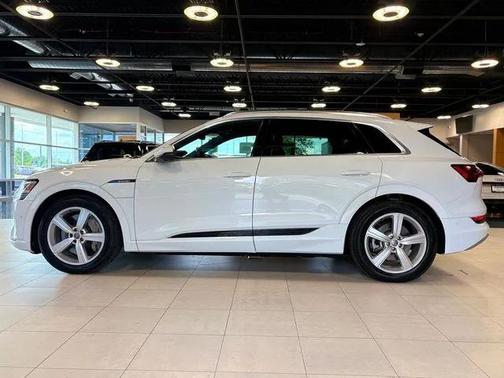 2019 Audi e-tron Premium Plus
