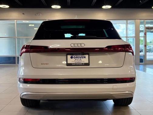 2019 Audi e-tron Premium Plus