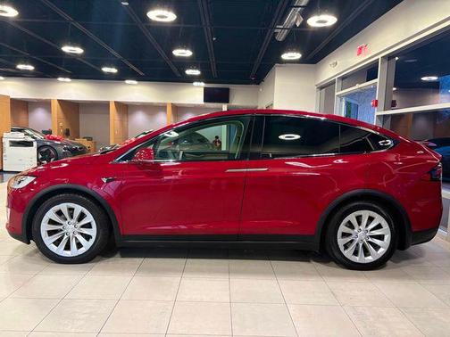 2018 Tesla Model X 75D AWD
