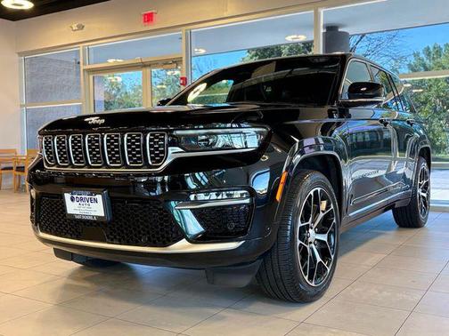 Diamond Black Crystal Pearlcoat 2023 Jeep Grand Cherokee Summit