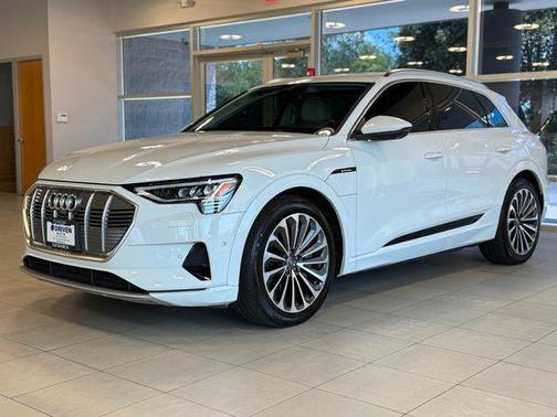 2019 Audi e-tron Premium Plus