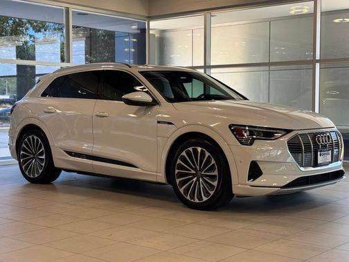 2019 Audi e-tron Premium Plus
