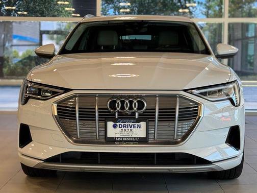 2019 Audi e-tron Premium Plus