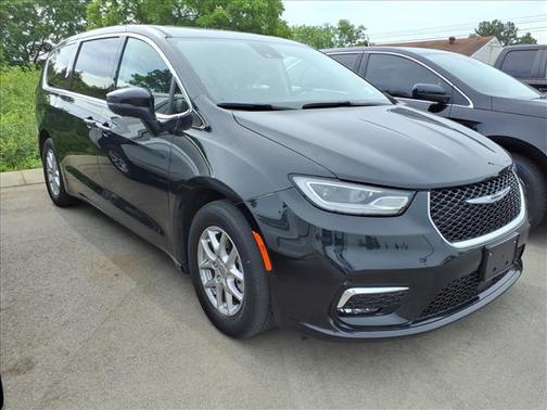 Black 2023 Chrysler Pacifica Touring-L