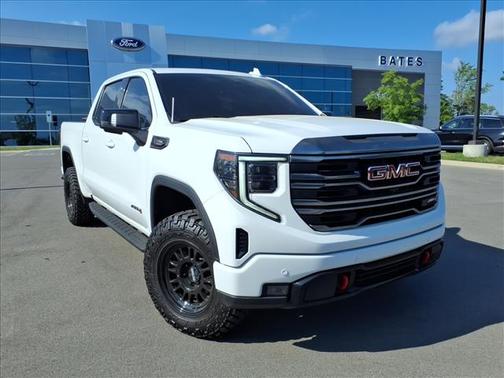 White 2022 GMC Sierra 1500 AT4
