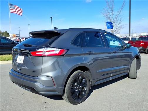 2022 Ford Edge SE