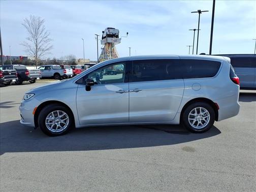 2024 Chrysler Pacifica Touring-L