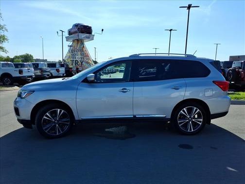 Brilliant Silver 2017 Nissan Pathfinder Platinum