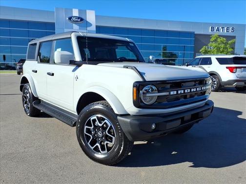 Avalanche Gray 2026 Ford Bronco Outer Banks