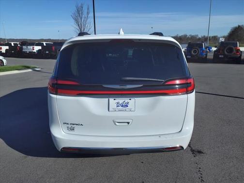 2022 Chrysler Pacifica Touring-L